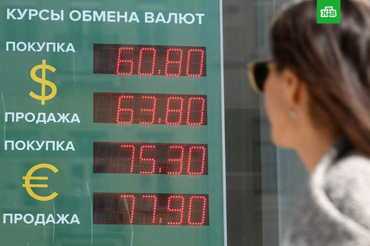 Очередной запрет в России: уличные табло с курсами валют теперь вне закона