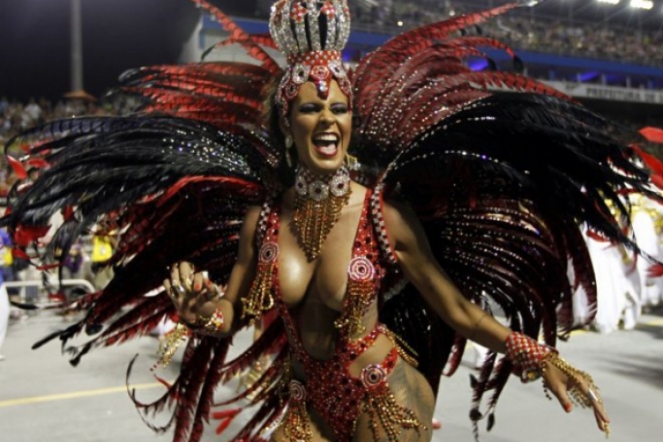 Бразильские города из-за экономического кризиса отменяют карнавал