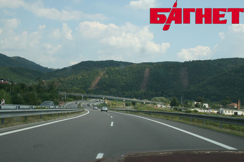 Дороги Словакии, Автодорога R1, E77 в районе населенного пункта Жарновица (Žarnovica – словацк.)