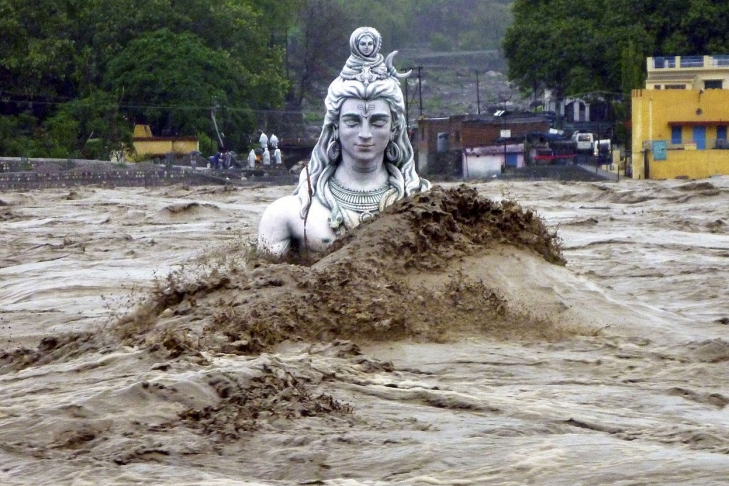 Жертвами наводнений в Индии стали не менее 200 человек