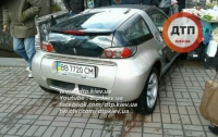 ДТП в Киеве: автоледи вылетела на тротуар и травмировала ребенка