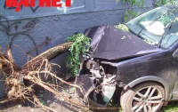 В Киеве пьяный водитель врезался в стену жилого дома (ФОТО)