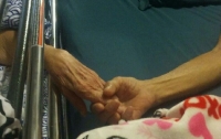 Влюбленные умерли одновременно, держась за руки, после 58 лет брака
