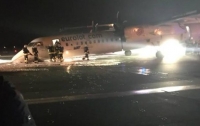 В Польше пассажирский самолет приземлился без переднего шасси