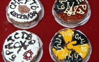 Националисты забросали киевскими тортами «Сбербанк России» (ВИДЕО)