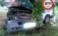 Фатальное ДТП: Volkswagen врезался в дерево, есть погибшие