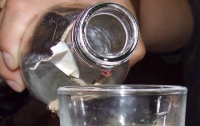 В Луганске вместо водки продавали смесь технического спирта с водой 