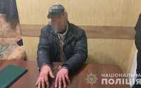 В Одесі правоохоронці затримали 48-річного чоловіка за підозрою у систематичному ґвалтуванні дружини та двох доньок