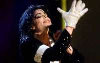 Белую перчатку Майкла Джексона продали за $104 тысячи