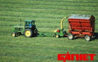 Правительство хочет пересадить фермеров на украинские трактора