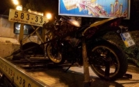 Жуткая авария в Киеве: внедорожник протаранил байк