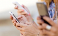Женщины больше мужчин страдают от использования смартфонов
