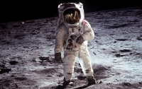 США пообещали отправить астронавтов на Луну и оставить их там