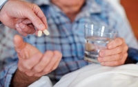 Медики рассказали, чем нельзя запивать таблетки