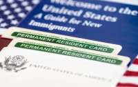 Верховный суд США разрешил усложнить выдачу грин-карт