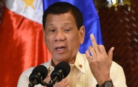 На президента Филиппин заполз огромный таракан (видео)
