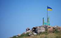 На острові Зміїному встановлено прапор України
