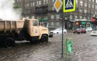В Харькове настоящий потоп доставил массу проблем жителям (видео)