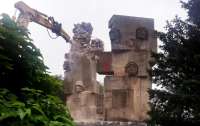 В Польше демонтировали еще четыре памятника советским солдатам