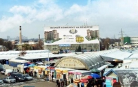 На Демеевском рынке под давлением снега обрушился навес площадью 600 кв.м