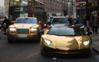 Подданный Саудовской Аравии ездит по Лондону на нескольких золотых машинах (ФОТО)