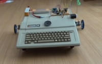 З Першого комп'ютера Apple IIe зробили робота (ВІДЕО)