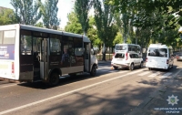 В Николаеве столкнулись маршрутка и автомобиль: много пострадавших