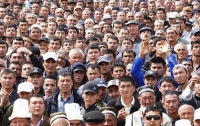 В Киргизии военным разрешили открыть огонь по демонстрантам