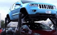 Американцы построили автомобиль, который не боится пробок (видео)