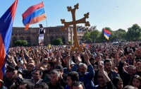 В Ереване возобновились массовые протесты