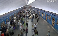 В Киеве уже вторые сутки парализован участок одной из линий метро