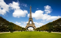 В Париже закрыли Эйфелеву башню