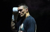 Александр Усик отказался от чемпионства
