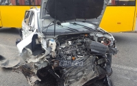 В Киеве водитель с пьяными пассажирами протаранил три маршрутки