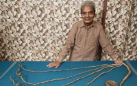 Индус более 60 лет не стриг ногти 