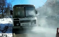 В России загорелся автобус с журналистами (видео)