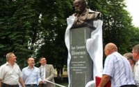 На Полтавщине «регионалы» установили памятник Шевченко 