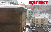 В Киеве на здании мэрии «выросла» трехметровая сосулька (ФОТО)