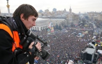 Журналист The Associated Press получил на Грушевского три пули в пах