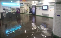В Париже самый мощный ливень в истории города затопил метро