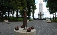 Украина потратит еще 5 млн гривен на памятник Голодомору
