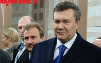 Янукович лично будет решать вопрос отставки Довгого