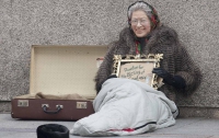 Королева Великобритании просит милостыню на улицах Бирмингема (ВИДЕО)