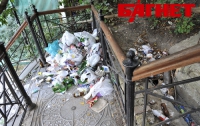 Киев готовится к ЕВРО-2012: Андреевский спуск утопает в мусоре (ФОТО)