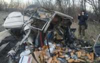 Под Изюмом машина с хлебом наехала на мину, погибли два человека (фото)