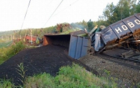 На Луганщине поезд жестко столкнулся с вагонами, есть пострадавшие