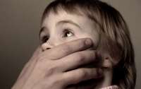 На Буковине рецидивист насиловал девушек с задержкой развития