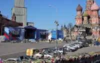 Празник по случаю оккупации Крыма украсят цветы на месте убийства Немцова 