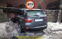 Под Киевом пьяная женщина на BMW устроила ДТП и сбежала