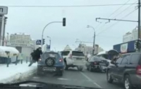 Разборки в Киеве: на дороге подрались автомобилисты